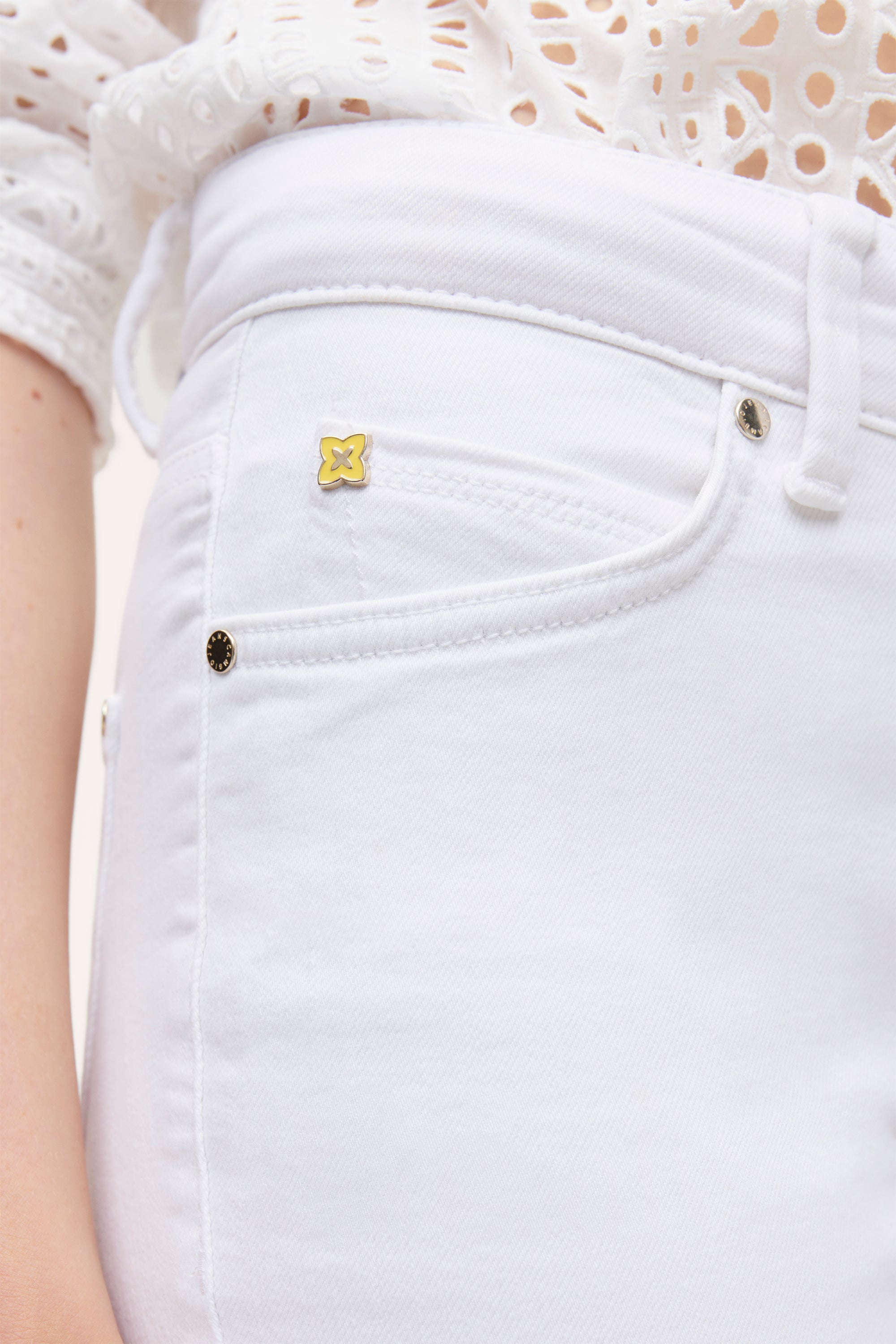 Beschrijving waterbestendig kruis Cambio witte jeans Paris flared | Anna Xqlusive